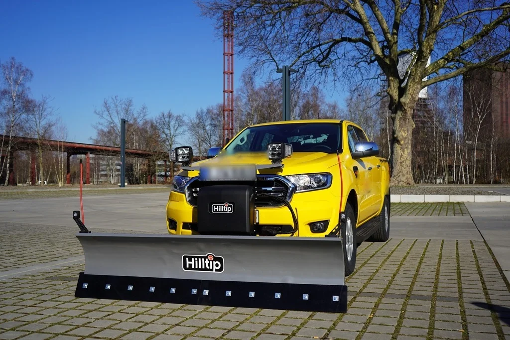 Ford Ranger mit Hilltip SnowStriker Schneepflug, Hilltip IceStriker Streuer, Quick Hitch Anbausystem, Lichtträger mit LED-Arbeitsscheinwerfern, Hilltip Bedieneinheit mit Joystick
