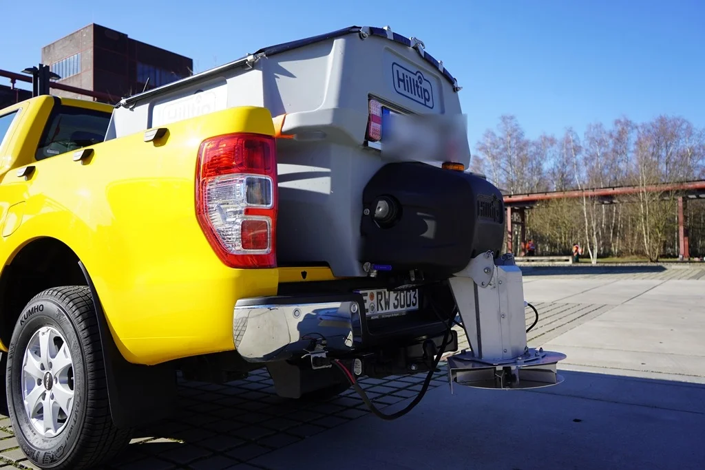 Ford Ranger mit Hilltip SnowStriker Schneepflug, Hilltip IceStriker Streuer, Quick Hitch Anbausystem, Lichtträger mit LED-Arbeitsscheinwerfern, Hilltip Bedieneinheit mit Joystick